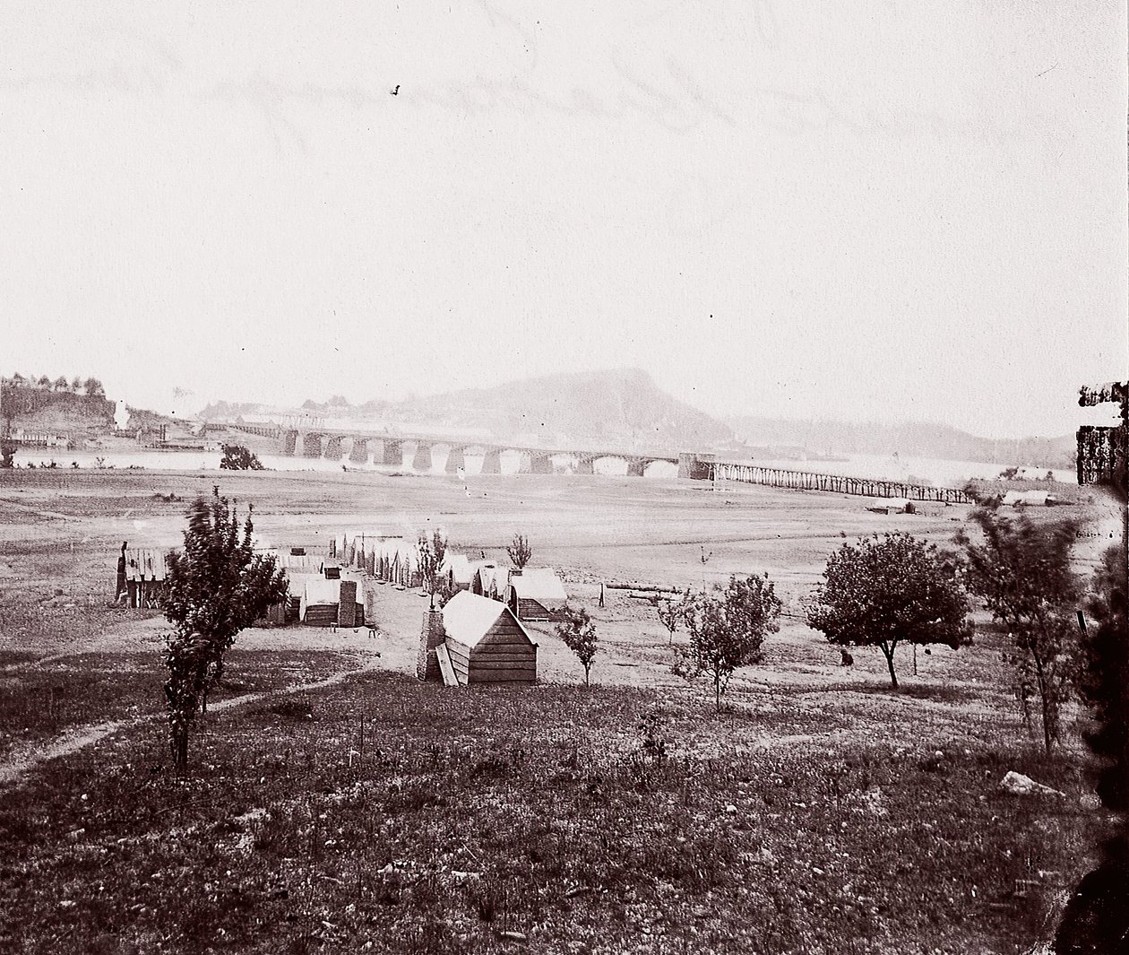 Camp des constructeurs de ponts en face de Chattanooga - George N. Barnard