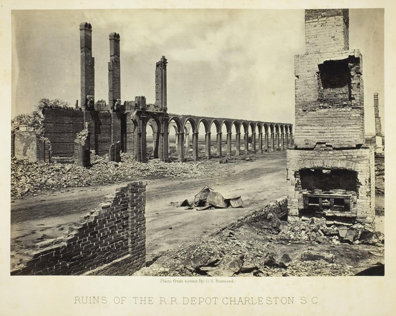 Ruines de la gare de Charleston, S.C., 1865 - George N. Barnard