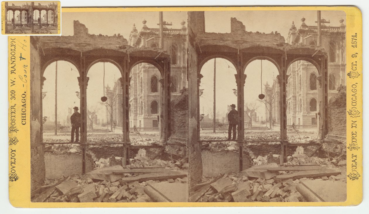 Stéréographe du palais de justice vu à travers les ruines du côté est de Clark Street après l