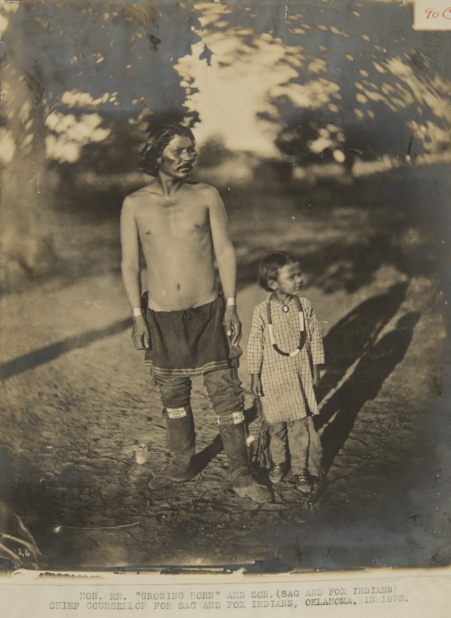 Hon. M. Growing Horn et son fils. (Indien Sac et Fox) Conseiller en chef pour les Indiens Sac et Fox, Oklahoma, en 1873 (photo) - George W. Ingalls