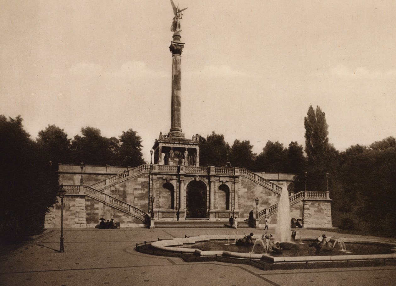 Munich / Munich : Monument de la paix avec terrasse (b/w photo) - German Photographer