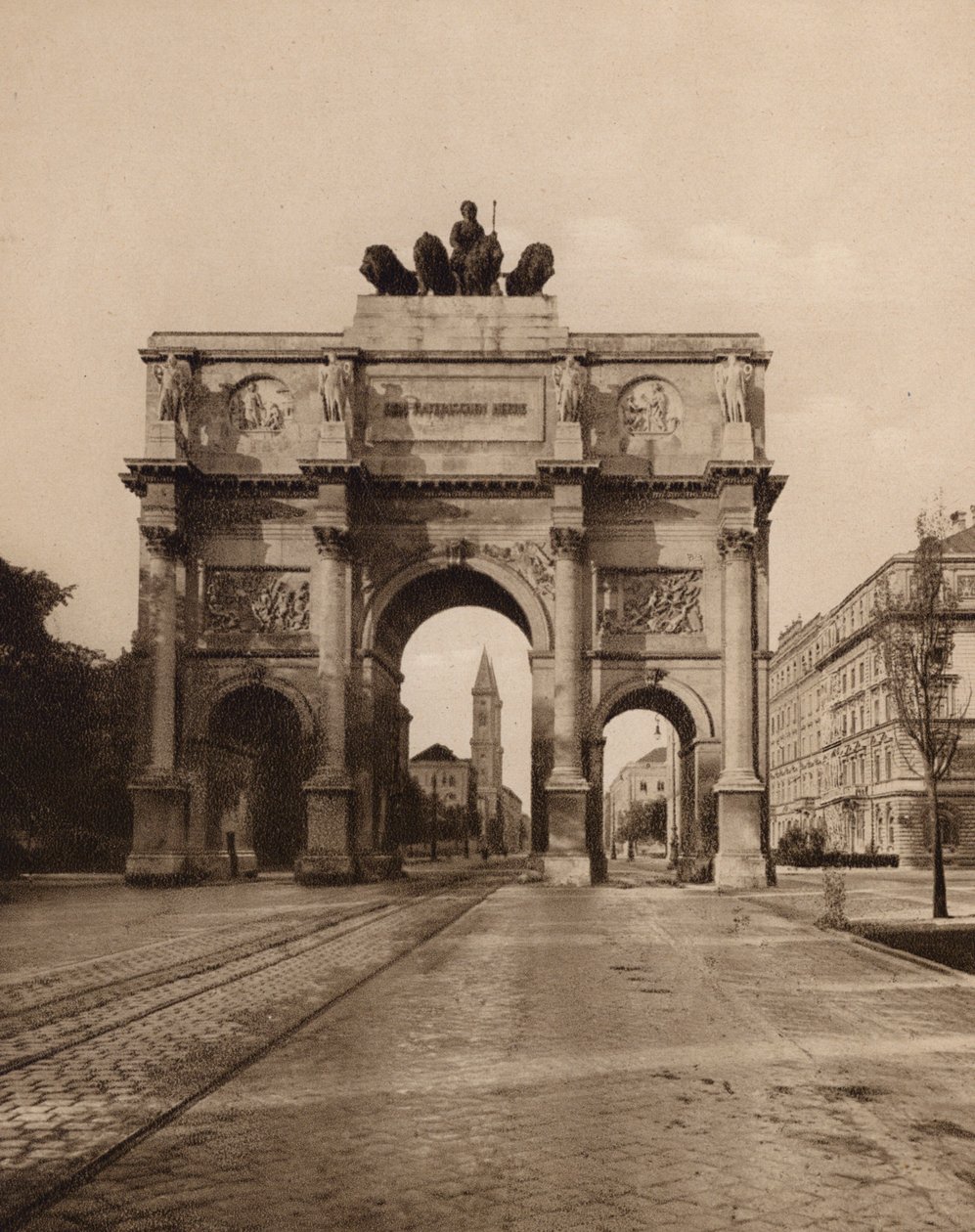 Munich / Munich : Siegestor (b/w photo) - German Photographer