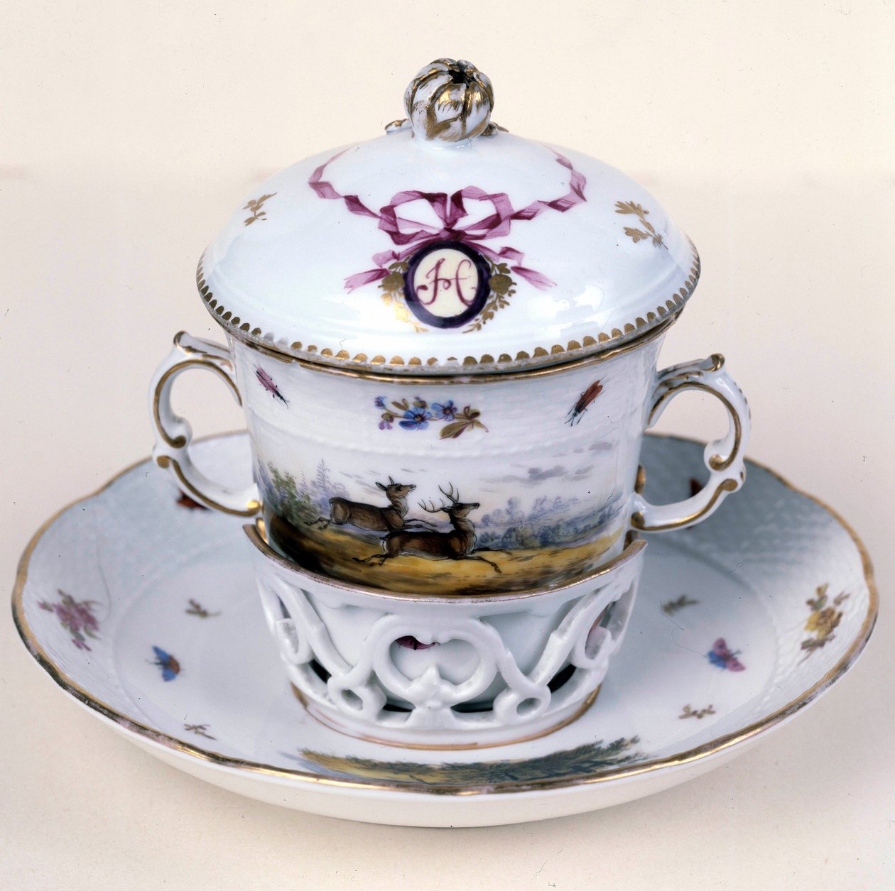 Tasse en porcelaine du 19ème siècle (utilisée pour boire des boissons chaudes) - German School