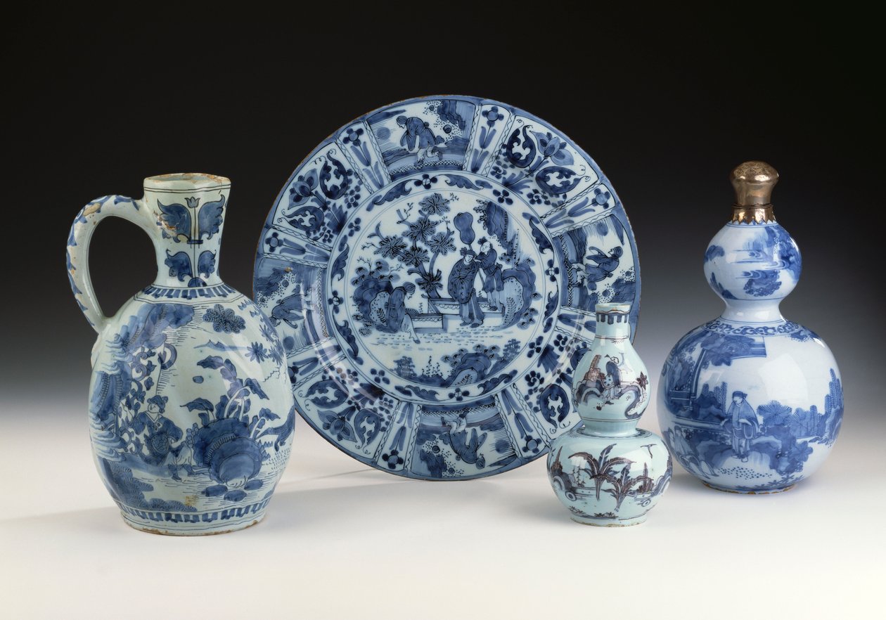 Sélection de céramiques bleues et blanches de Francfort dans un style chinois, vers 1700 - German School