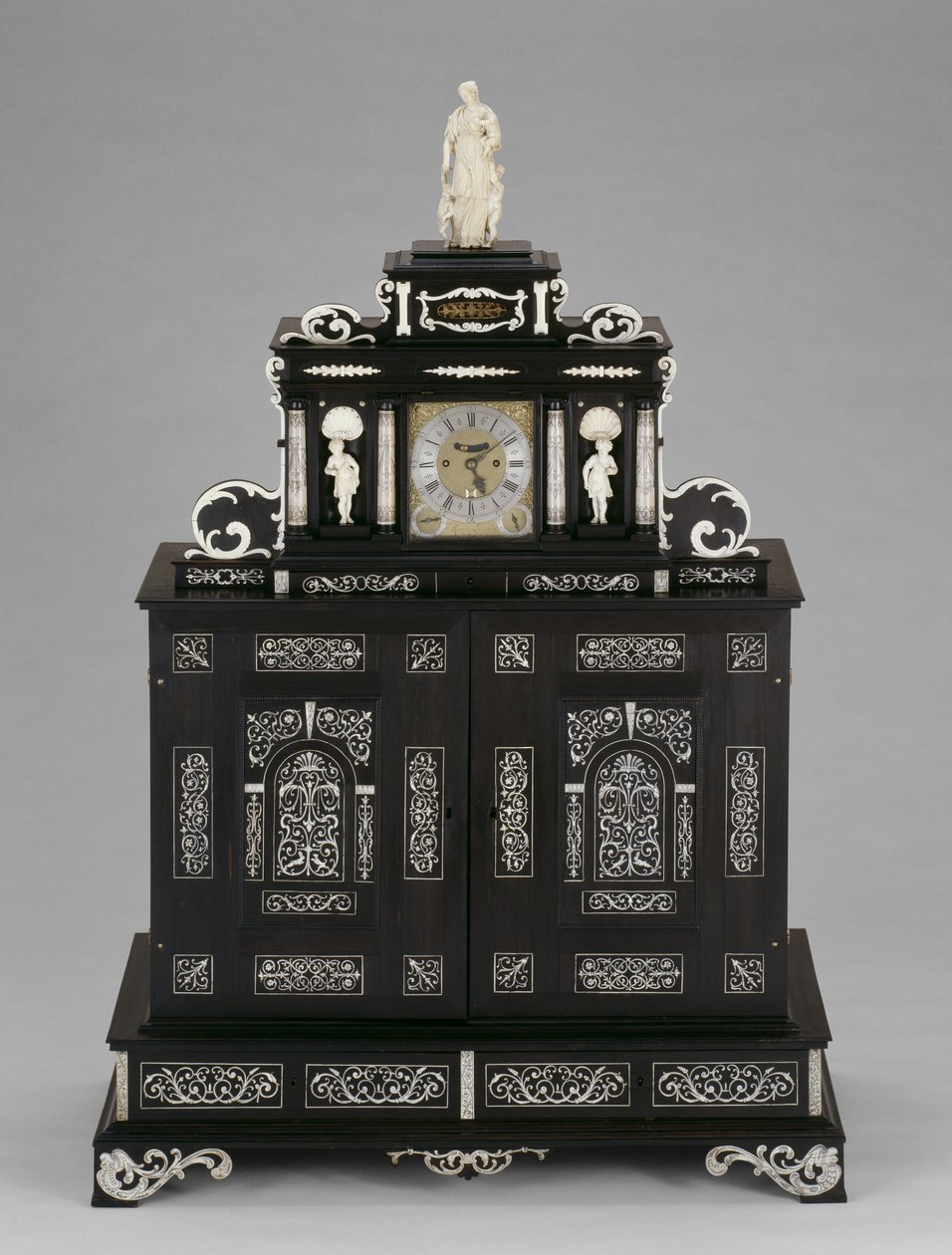 Cabinet - German School