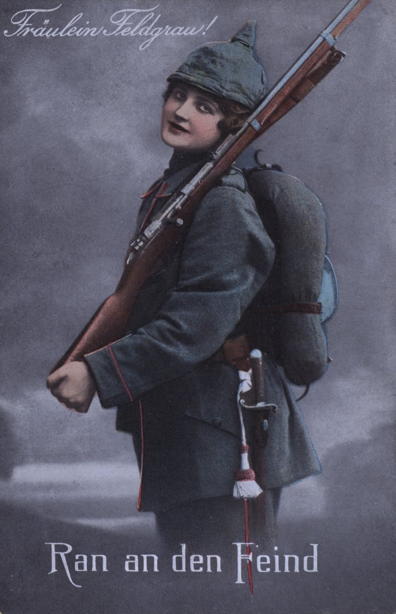 Jeune fille allemande en uniforme militaire (photo couleur) - German School