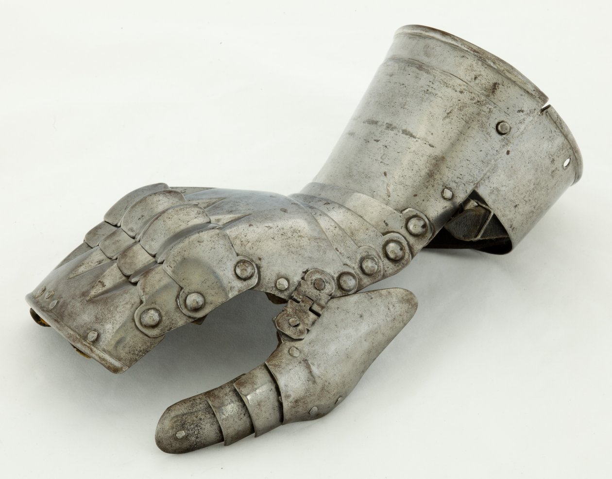 Gantelet gauche, vers 1490-1510, restauré au 19ème siècle - German School