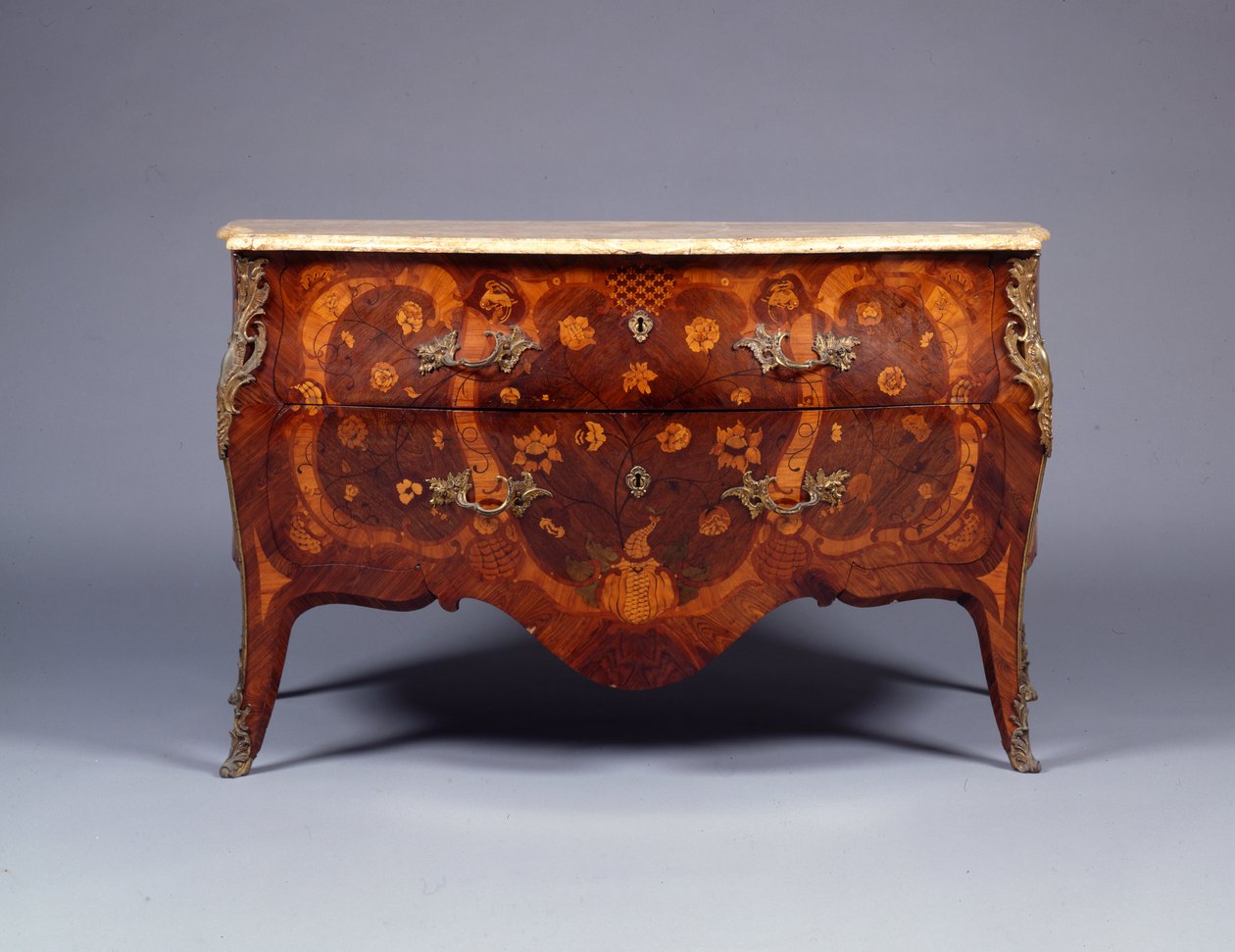 Une des deux commodes en marqueterie et parquetry, vers 1765 - German School