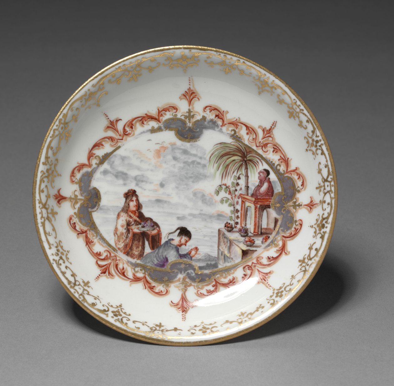 Soucoupe, fabriquée par la Manufacture de porcelaine de Meissen, Allemagne, vers 1723 - German School