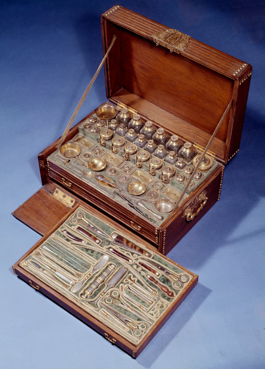 Trousse de chirurgie et de pharmacie de voyage. 1640. Augsbourg. Arts décoratifs, Paris. - German School