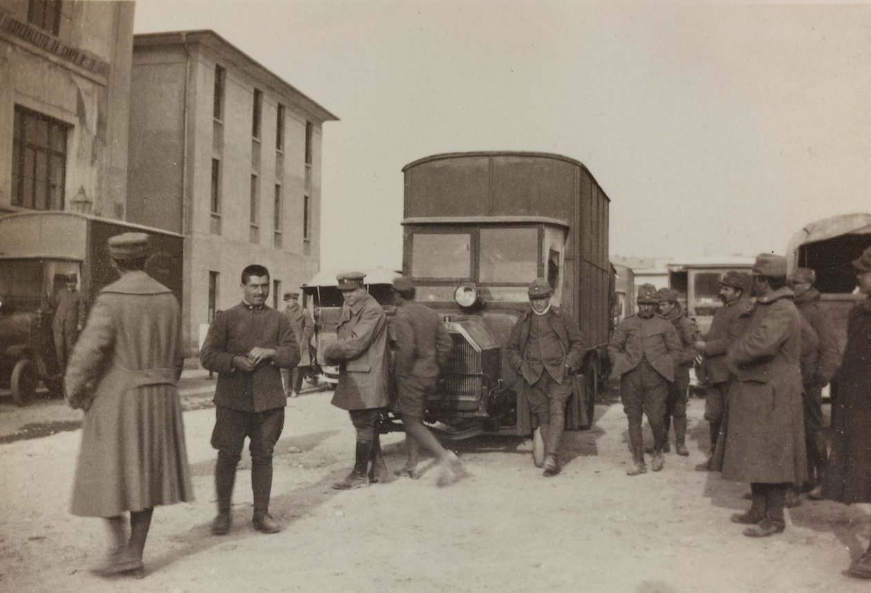 Album "Images de la guerre II": soldats italiens à Gradisca Sagrado, Gorizia, Italie - Gigliucci Gigliucci