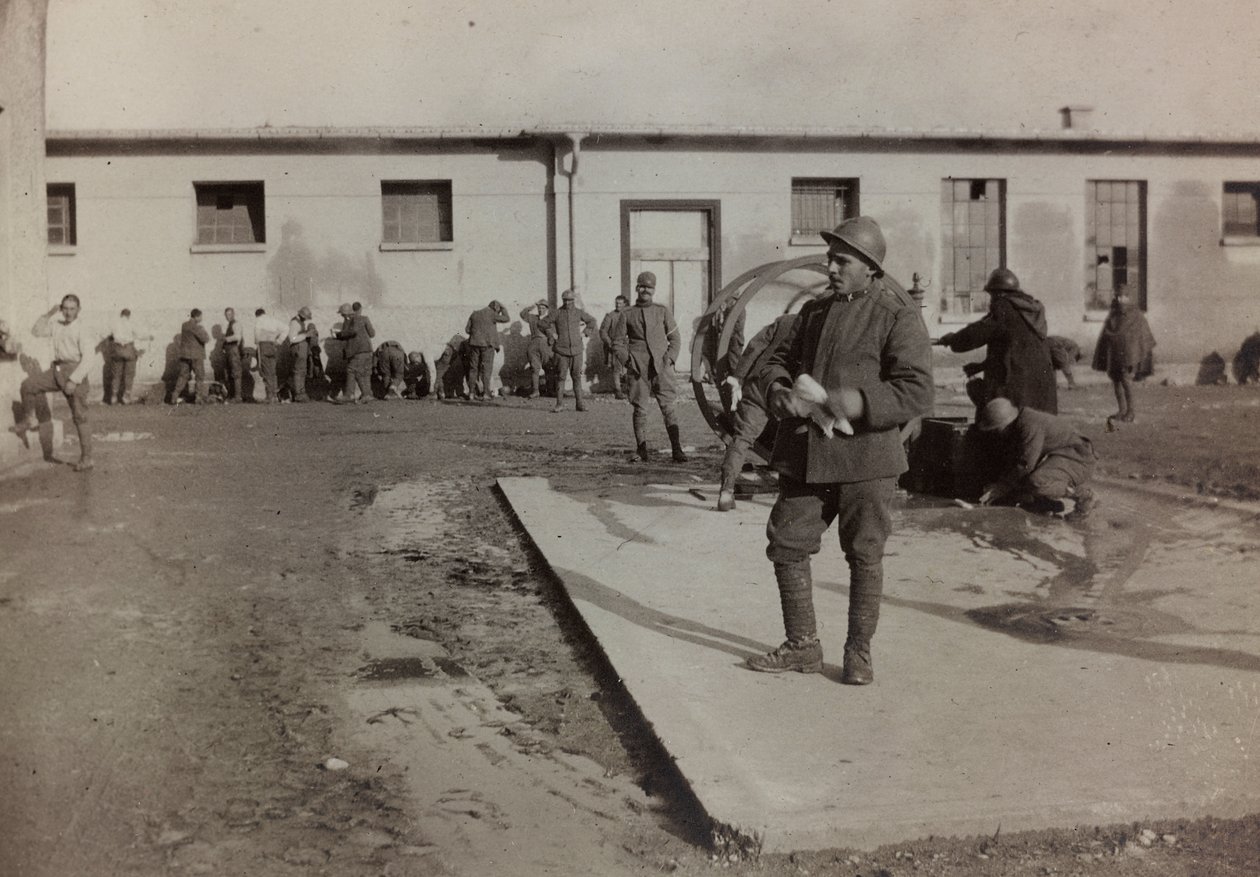 Album "Images de la guerre II": soldats italiens à Gradisca Sagrado, Gorizia, Italie (photo n/b) - Gigliucci Gigliucci