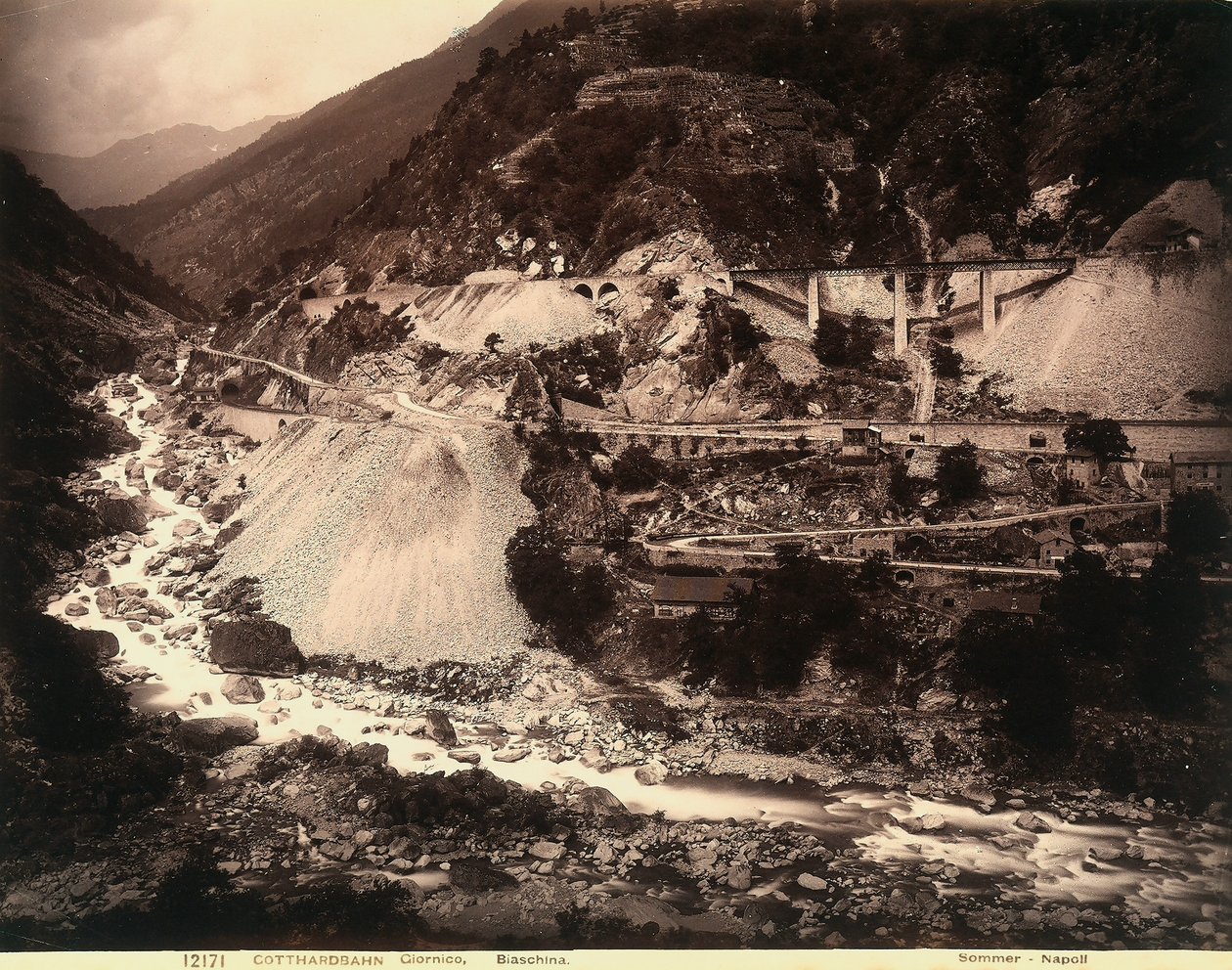 Un tronçon de la voie ferrée du Saint-Gothard entre Giornico et Biasca - Giorgio Sommer