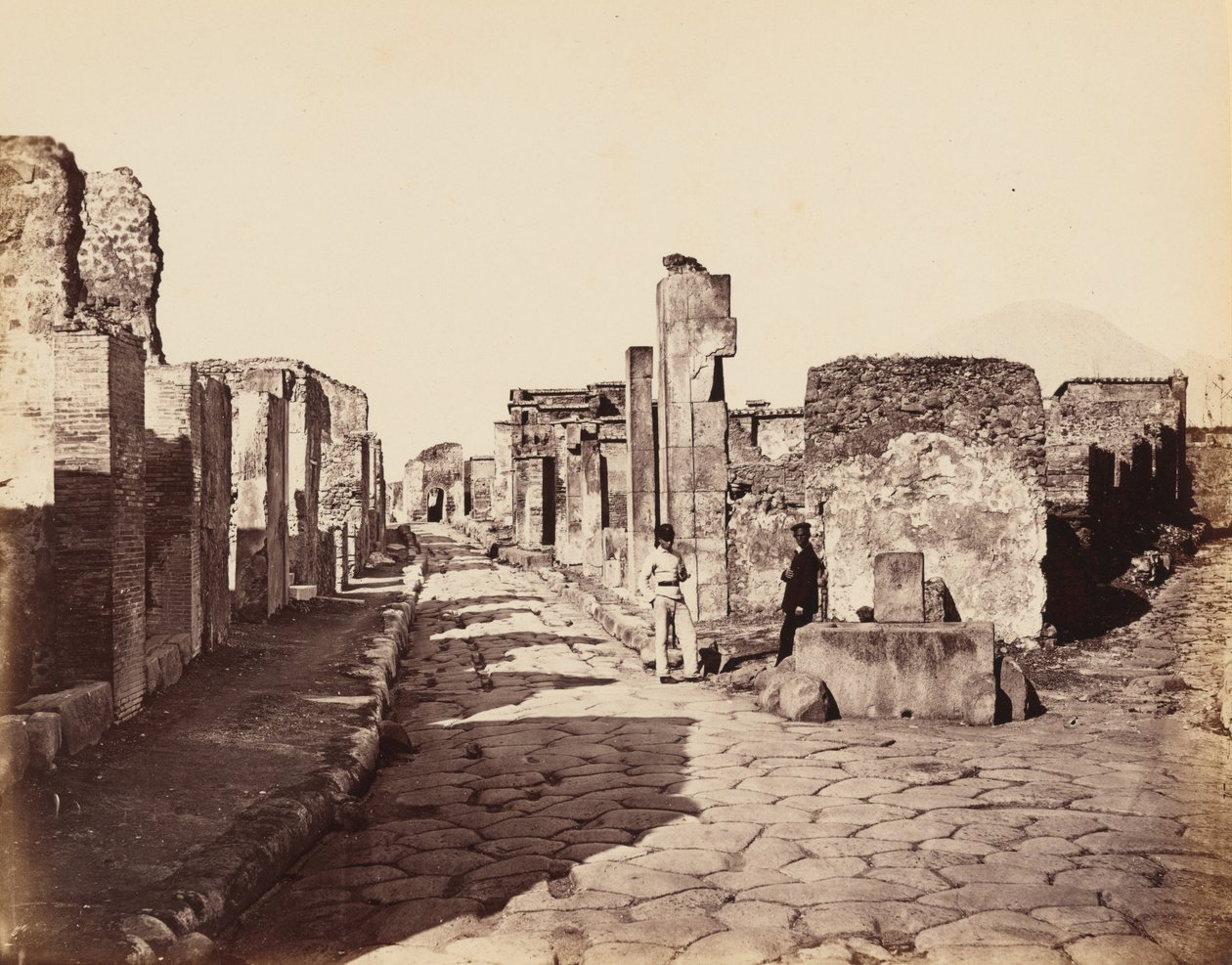 Strada di Sallustio, Pompei (Rue de Sallustio, Pompéi), c. 1870 (photo) - Giorgio Sommer