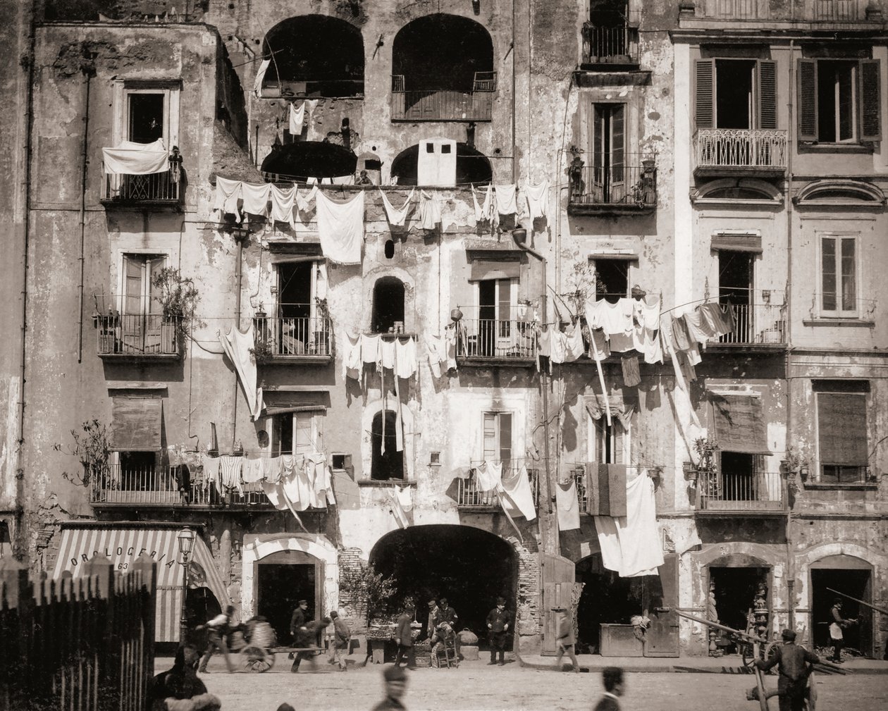 Scène de rue, Naples, Italie - Giorgio Sommer