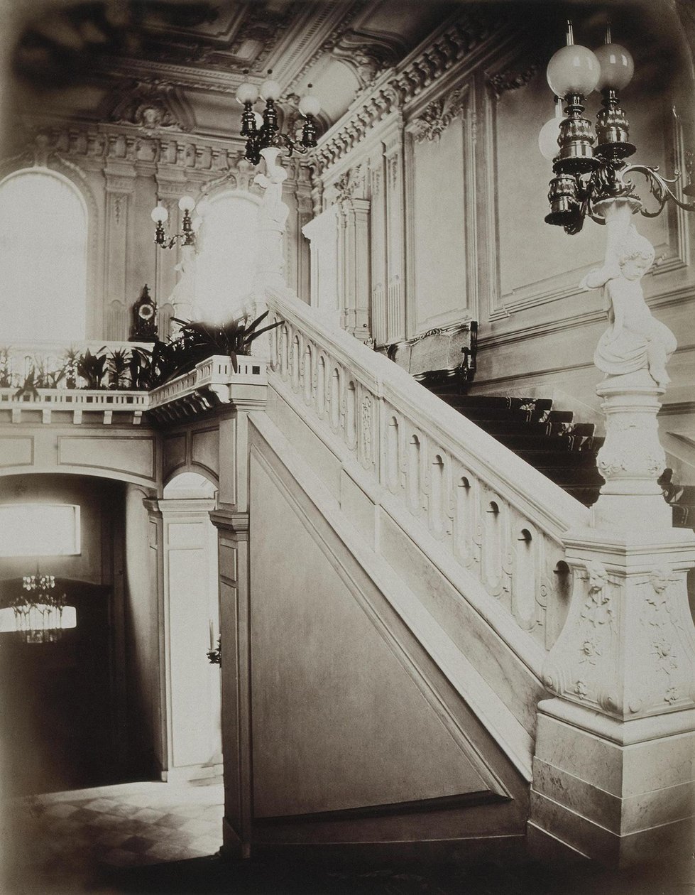 Le palais Stroganov à Saint-Pétersbourg. Le grand escalier avec vestibule inférieur - Giovanni Bianchi