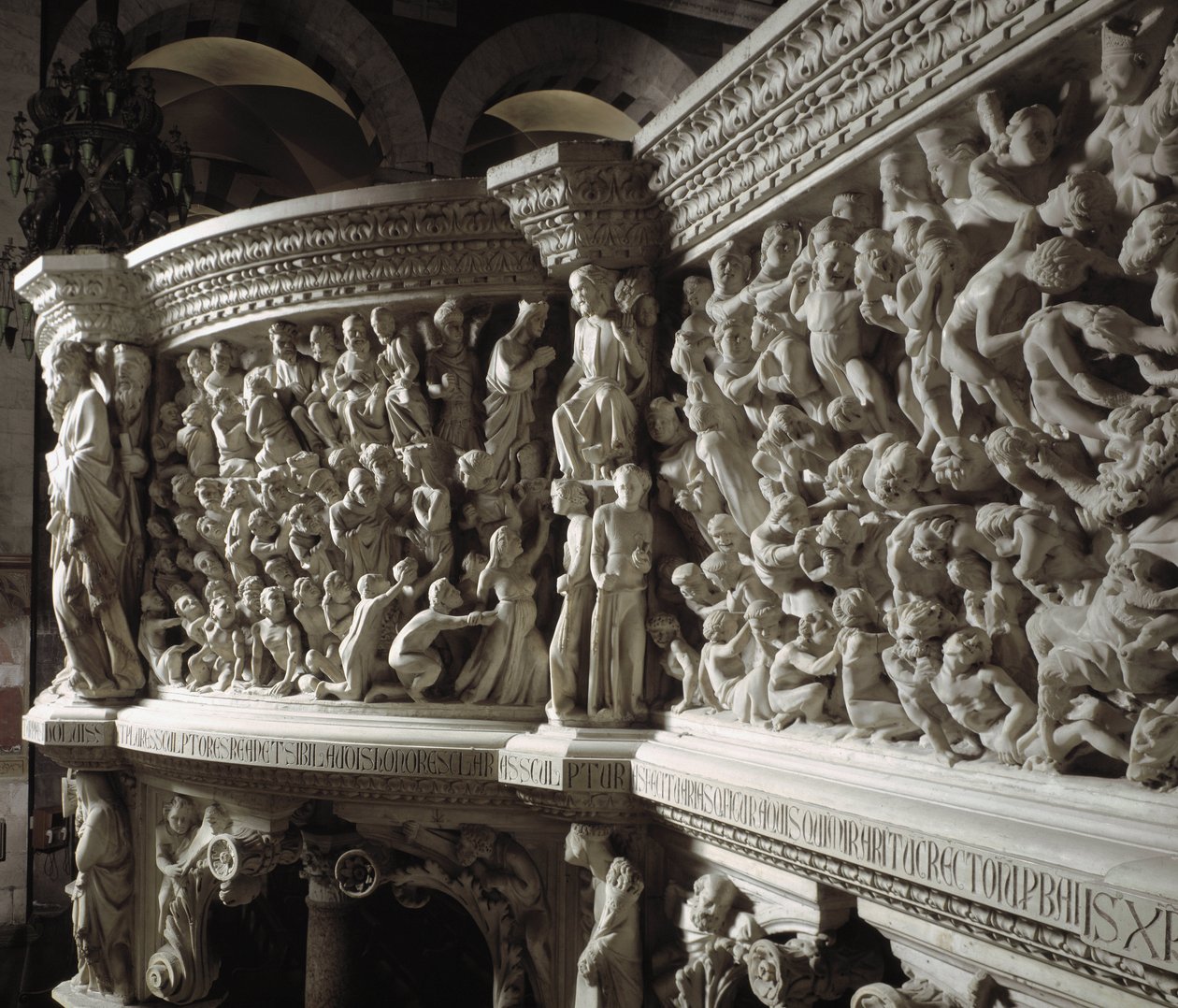 Détail de la chaire réalisée par Giovanni Pisano (1248-1314) : le Christ juge entre les élus et les damnés (détail) - Giovanni Pisano