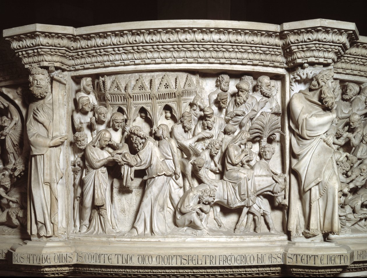 Détail des reliefs de la chaire réalisée par Giovanni Pisano (1248-1314) : la présentation de Jésus au temple et la fuite en Égypte (détail) 1302-1311 Cathédrale de Pise (Duomo di Pisa), Italie - Giovanni Pisano