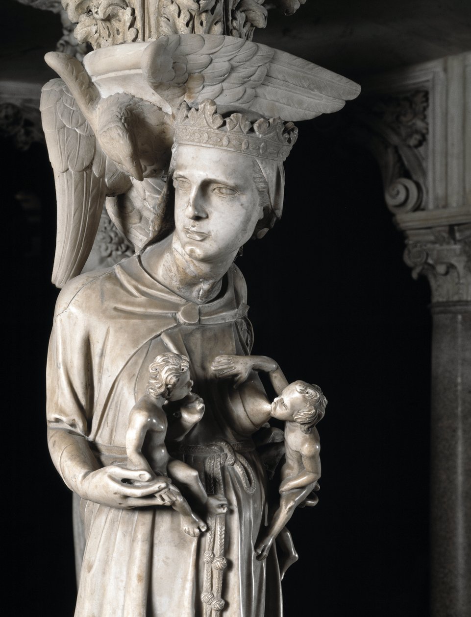 Détail des groupes sculptés soutenant la chaire réalisée par Giovanni Pisano (1248-1314) : l