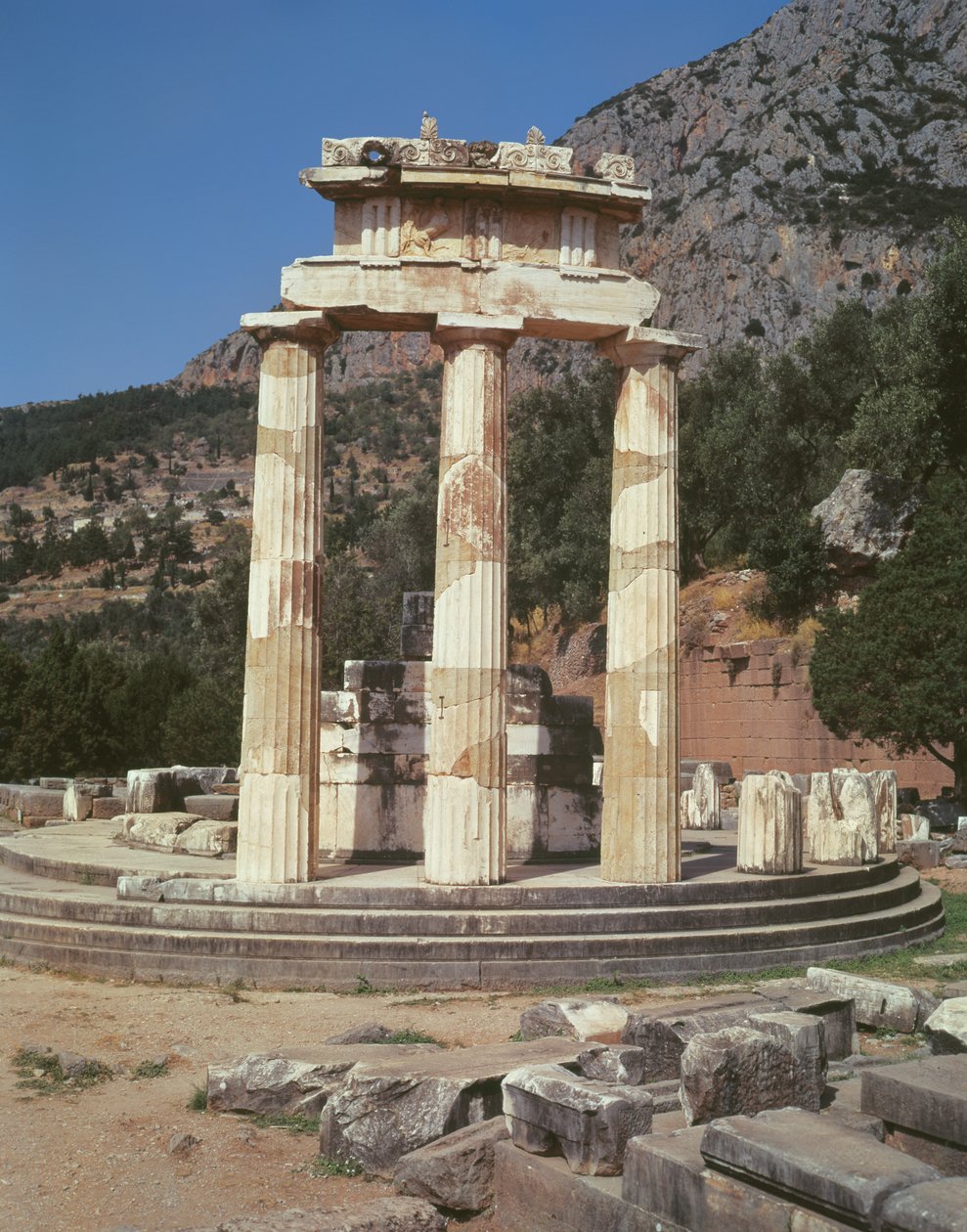 Vue du temple tholos au sanctuaire d