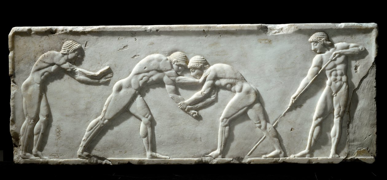 Art grec : base de kouros représentant des lutteurs pendant un combat. Bas-relief en marbre, 510-500 av. J.-C. - Athènes, musée archéologique - Greek