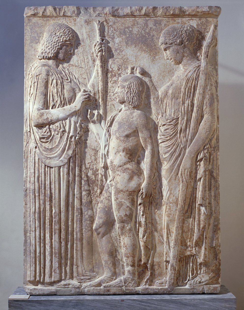 Bas-relief en marbre représentant la Triade des Mystères d