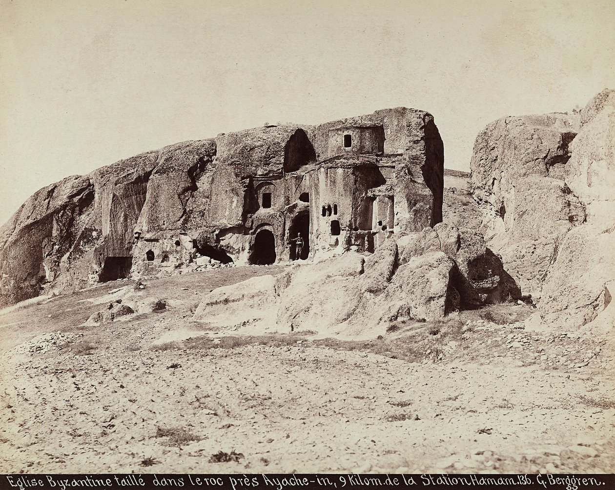 Église byzantine taillée dans la roche, située près d