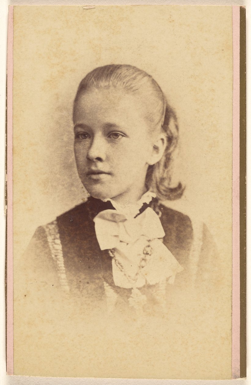 [Jeune fille non identifiée, imprimée en vignette] - Hastings and White and Fisher