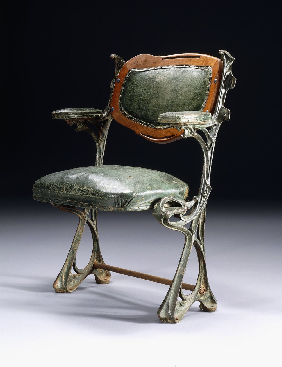 Une chaise en fer et bois conçue pour la salle de concert Humbert de Romans, Paris - Hector Guimard