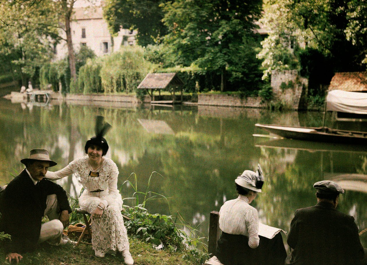 Repas sur les rives de la rivière à Montigny, France, vers 1920-25 - Henri Chouanard