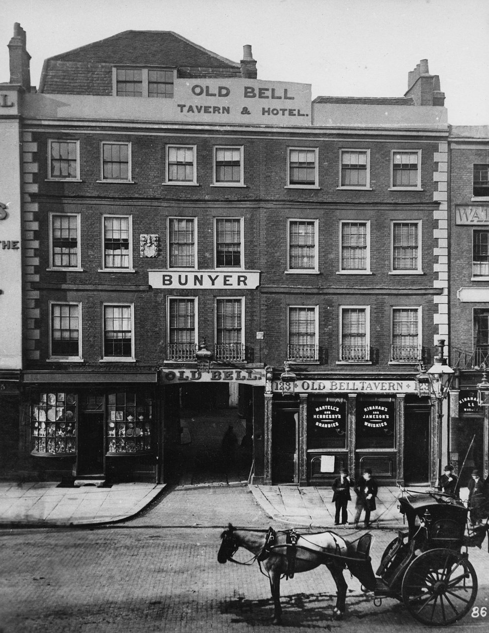 Le Vieux Bell Inn, High Holborn, c.1884 - Henry Dixon