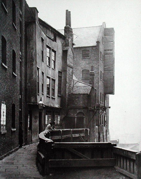 Vue des Figures au Quai de St. Mary Overie, Bankside - Henry Dixon