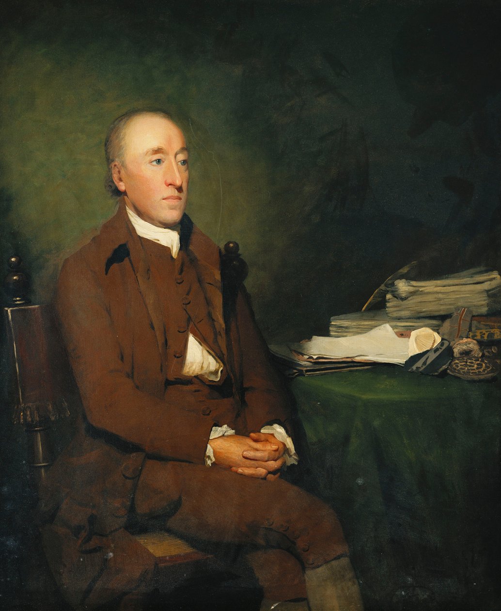 Portrait du Dr James Hutton, assis trois-quarts en veste et culotte marron et bas blanc, un tas de spécimens géologiques sur la table à côté de lui - Henry Raeburn