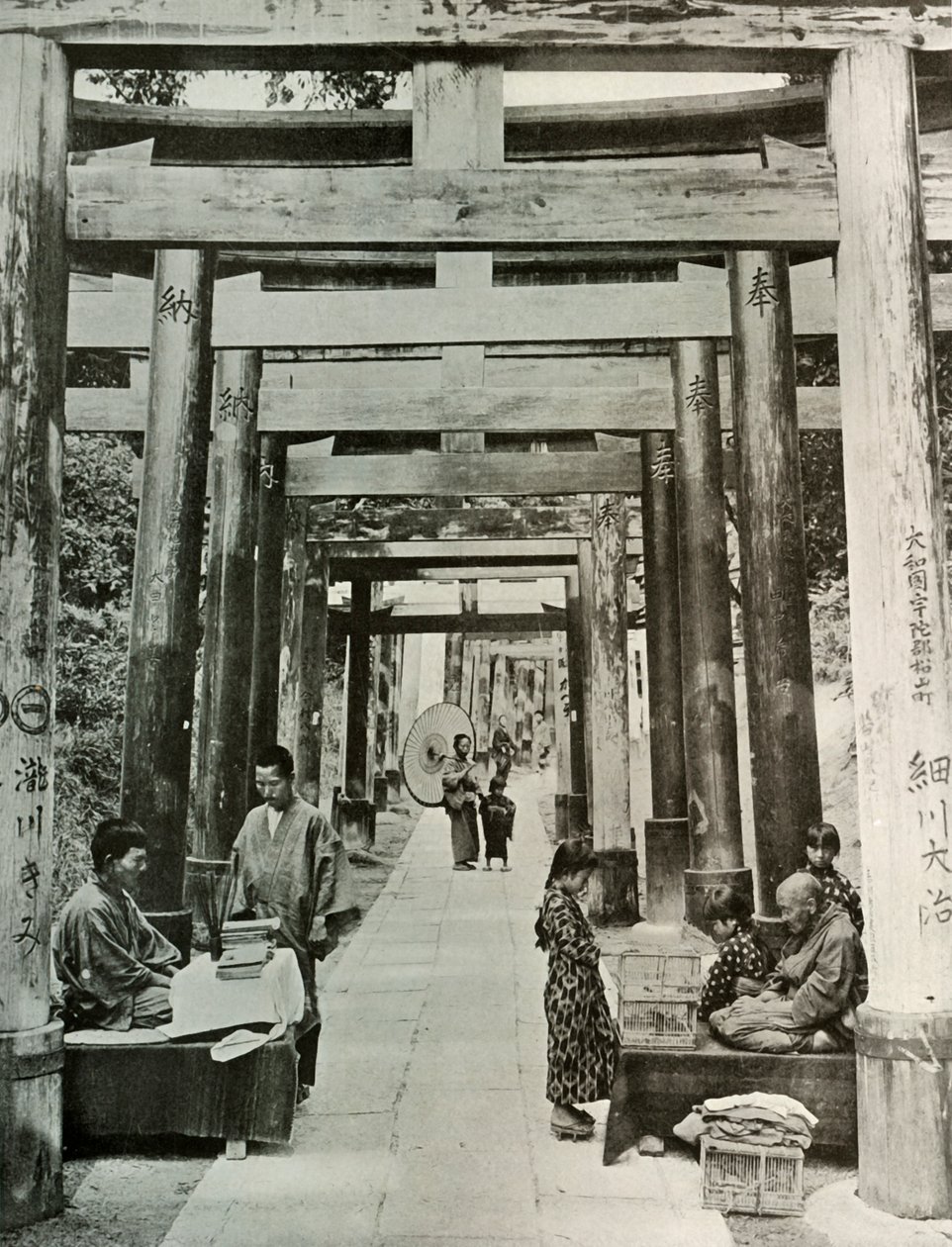 Une avenue de torii à Inari, 1910 - Herbert Ponting