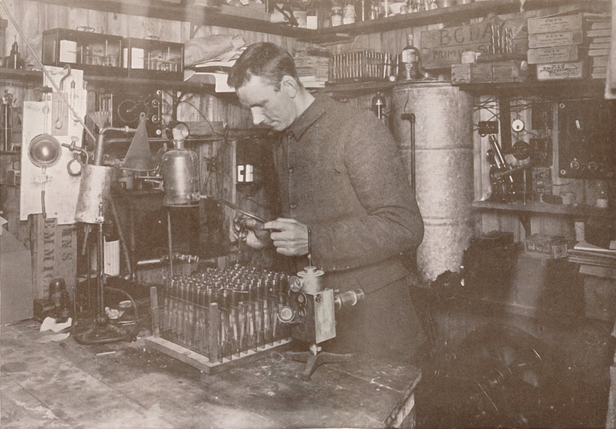 Dr. Simpson dans son laboratoire, 21 décembre 1911 - Herbert Ponting