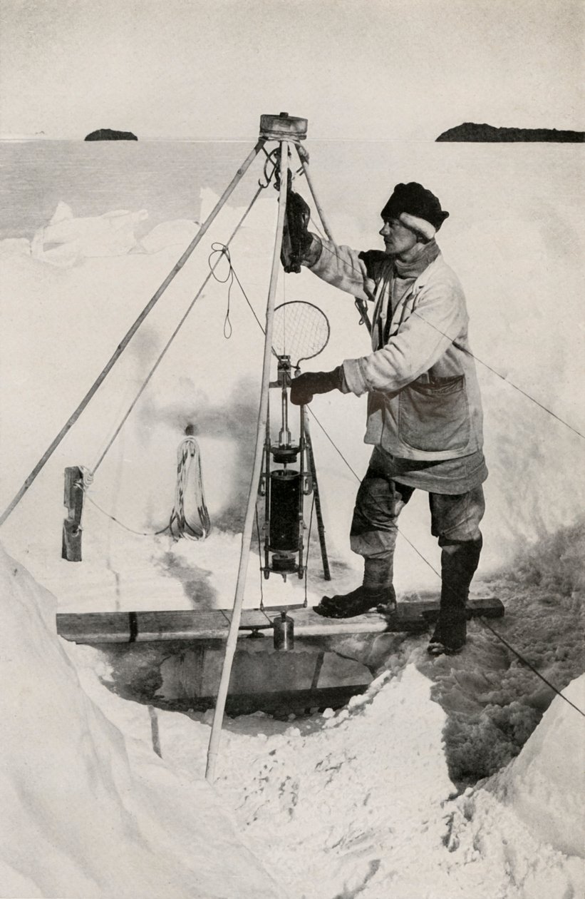 E. W. Nelson avec la bouteille d
