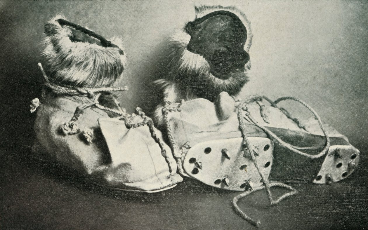 Finnesko avec crampons, vers 1910-1913 - Herbert Ponting