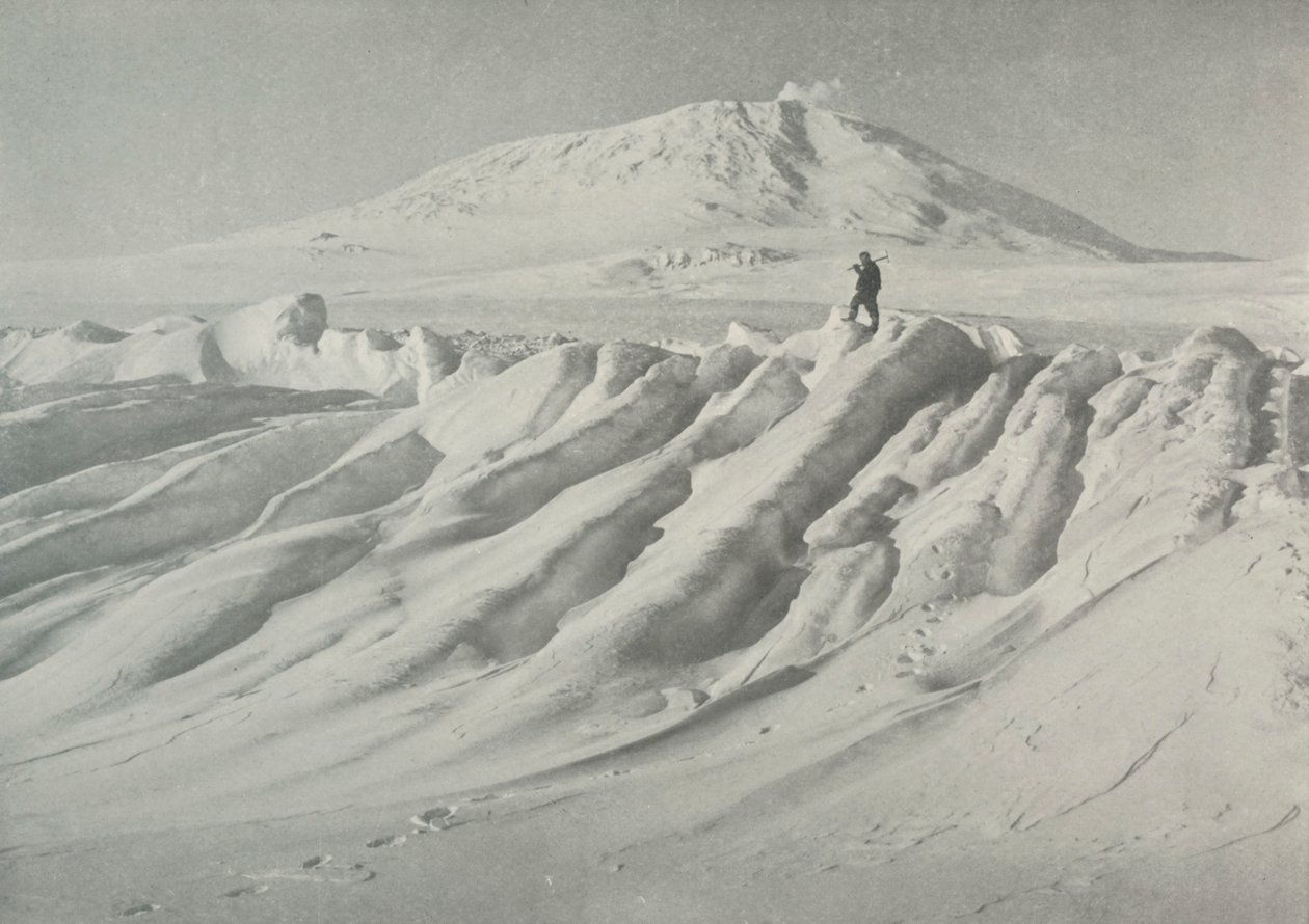 Mont Erebus sur un iceberg érodé par l
