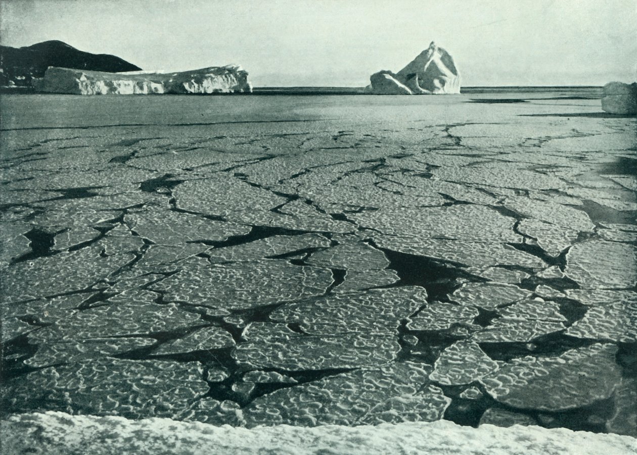 Formation de glace en crêpe en floes au large du cap Evans, vers 1910-1913, 1913 - Herbert Ponting