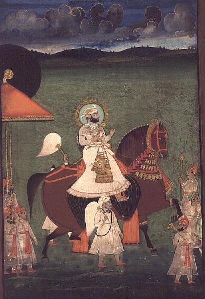 Rana Sarup Singh (1842-61) de Mewar chevauche un étalon alezan, ses serviteurs à pied portent des ombrelles et des attributs royaux, Udaipur, vers 1855 - Indian School