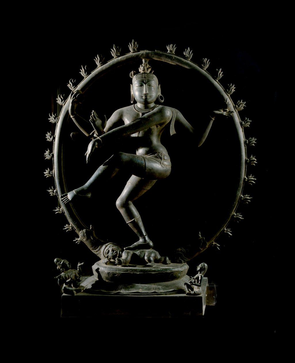 Hindouisme : représentation du dieu Shiva Nataraja, dieu de la danse. Sculpture en bronze du 12e siècle - Musée indien, Calcutta - Indian School