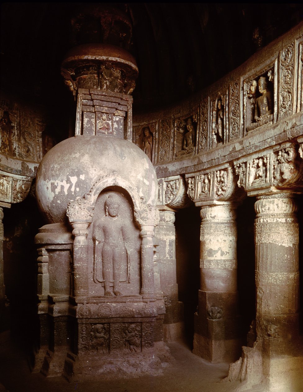 Intérieur de la grotte 19 - Indian School