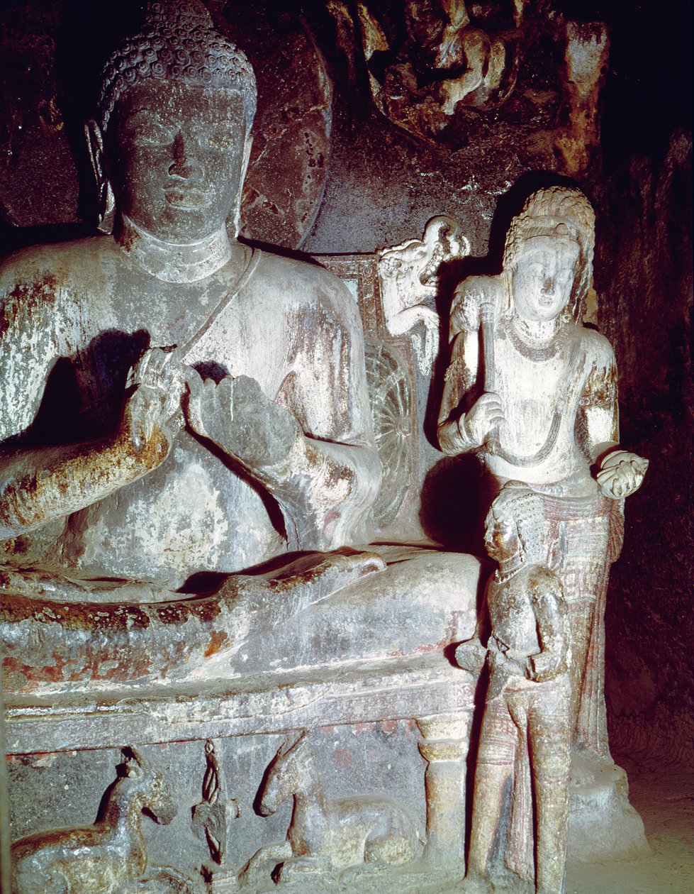 Bouddha assis faisant le premier geste d
