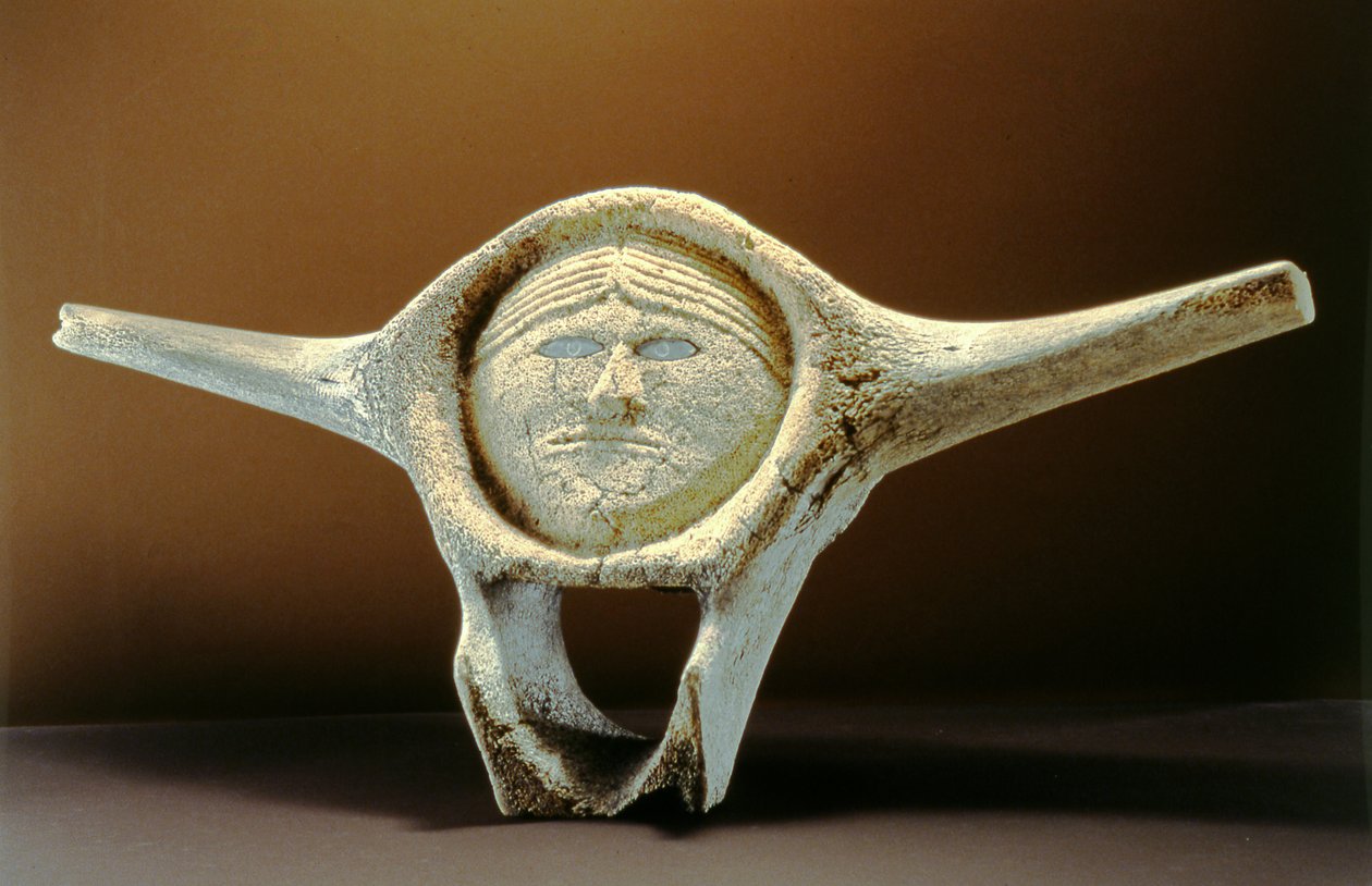 Tête de Janus, de Cape Dorset (vertèbre de baleine) - Inuit School