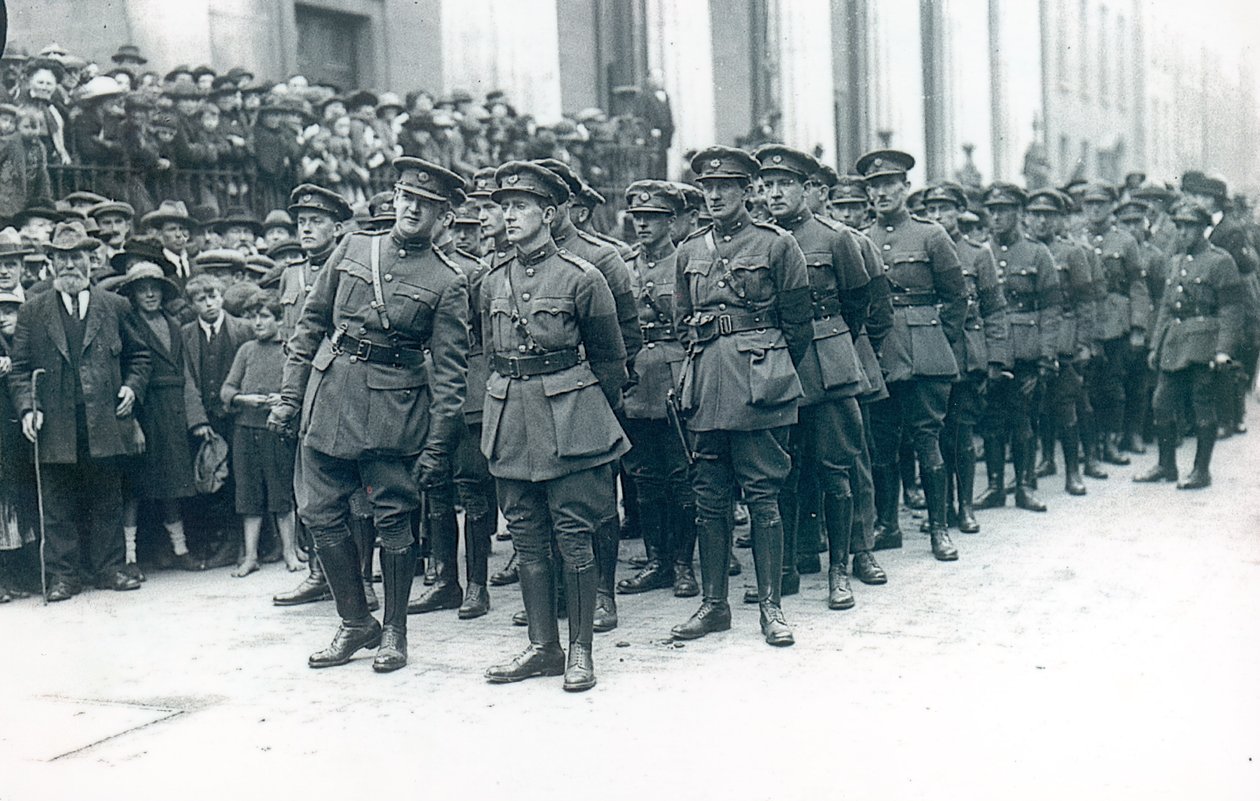 Michael Collins (1890-1922) (à gauche) en tant que chef de l