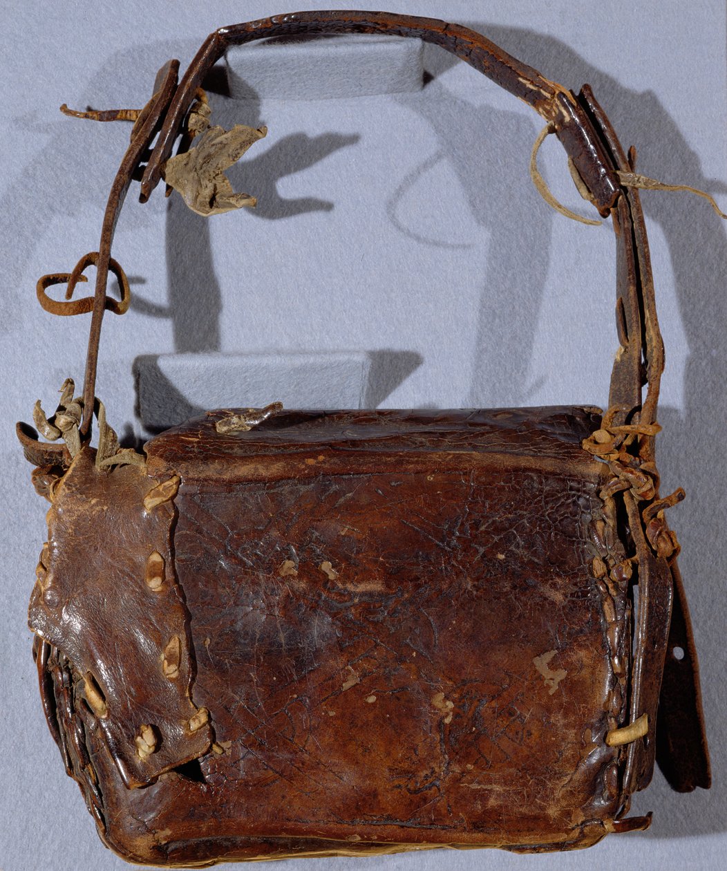 Le sac ou budget du Corpus Christi, vu de dos, irlandais, vers 1120-30 - Irish School