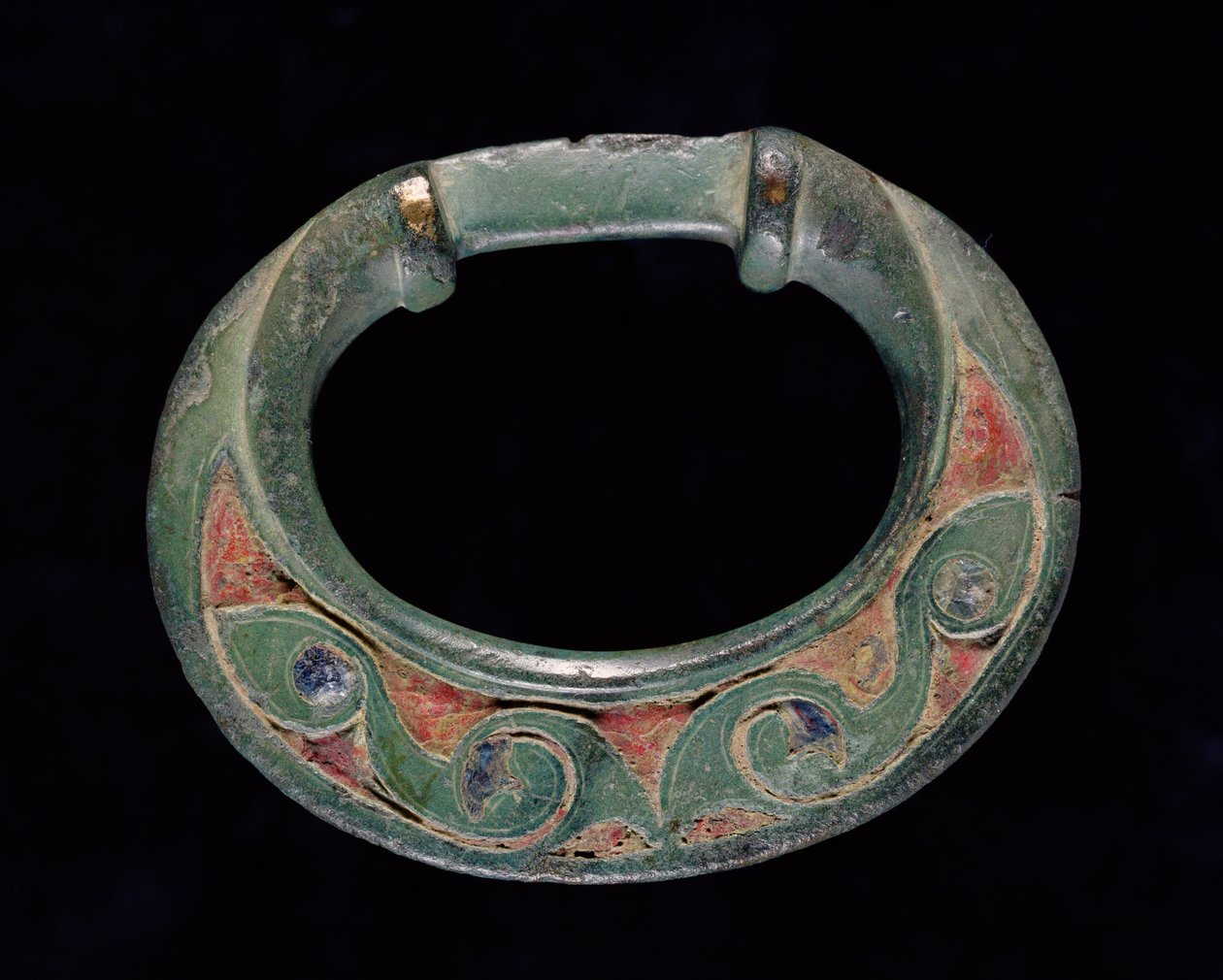 Anneau de rênes (terret), Âge du Fer (bronze coulé avec incrustation de verre rouge et bleu) - Iron Age