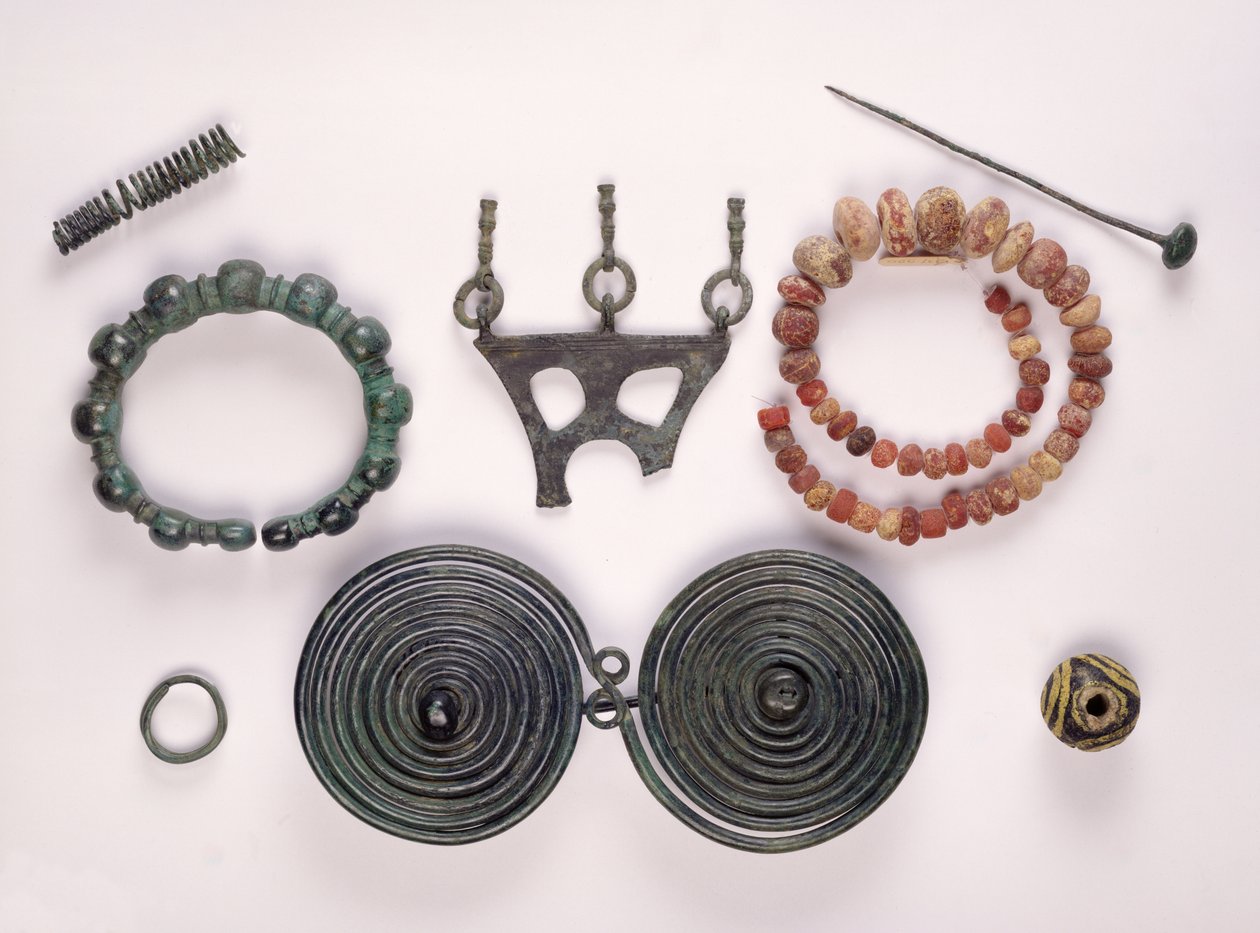 Bijoux trouvés dans une tombe féminine à Hallstatt, celtique - Iron Age
