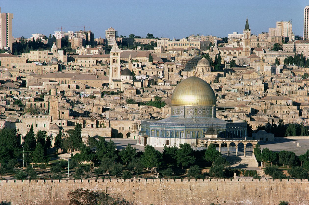 Le Dôme du Rocher, construit en 692, et la ville au-delà - Islamic School