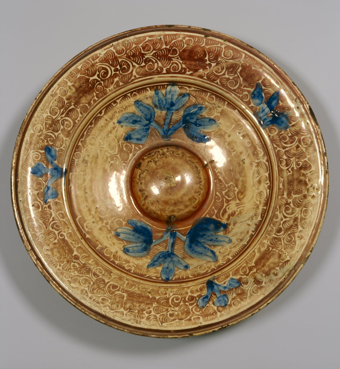 Plat décoré avec des fleurs bleues, mauresque - Islamic School